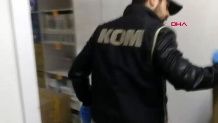 İzmir'de gümrük kaçağı şarj kablosu ile telefon ekranları ele geçirildi