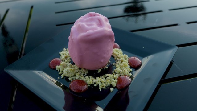 Epcot Has A Sparkly Pink Rose Dessert That's So Pretty It'll Ruin Flowers For You Forever