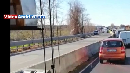 Incidente sulla Andria Bisceglie: furgone ribaltato