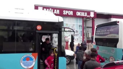 Çadırda kalan tarım işçileri sağanak nedeniyle tahliye edildi