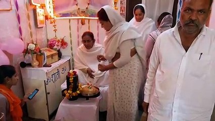इटावा -प्रजापति ईश्वरीय विश्वविद्यालय में महाशिवरात्रि पर केक काटा, मनाया जनमोउत्स
