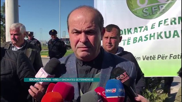 Tension në Lushnjë, fermerët përplasen fizikisht me policinë - News, Lajme - Vizion Plus