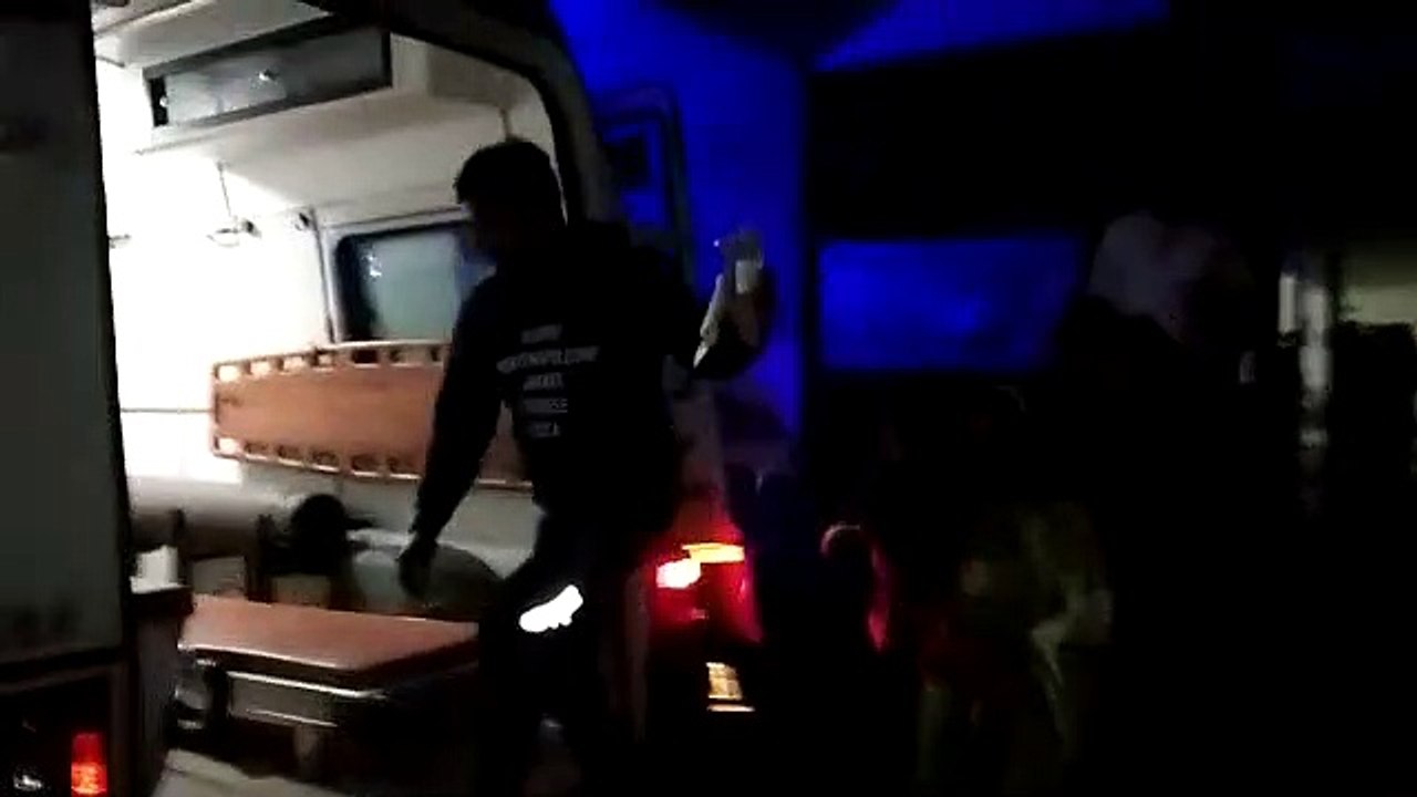 सुल्तानपुर -आकाशीय बिजली ने ली पिता-पुत्र की जान, तीन अन्य झुलसे