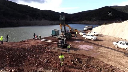 Vali Kocabıyık, su sızıntısı yaşanan Bahadır Göleti'nde incelemelerde bulundu