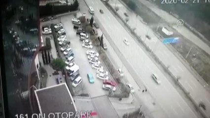 İki otomobil çarpıştı: 1 ölü 4 yaralı