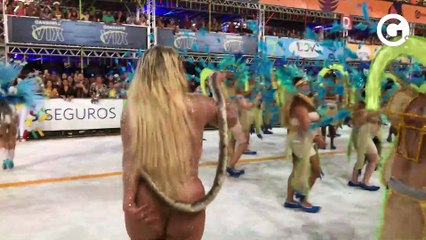 Sexta-Fire 19: Rita Cadillac desfila segurando cobra e Monique Evans é destaque em camarote gay no carnaval de Vitória