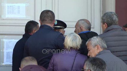 下载视频: Protestë për verifikimin e dëmeve, banorët e pallatit në Durrës nuk aplikojnë dot për rindërtimin