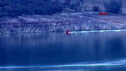 Tunceli üniversiteli gülistan, debisi düşürülen baraj gölünde arandı