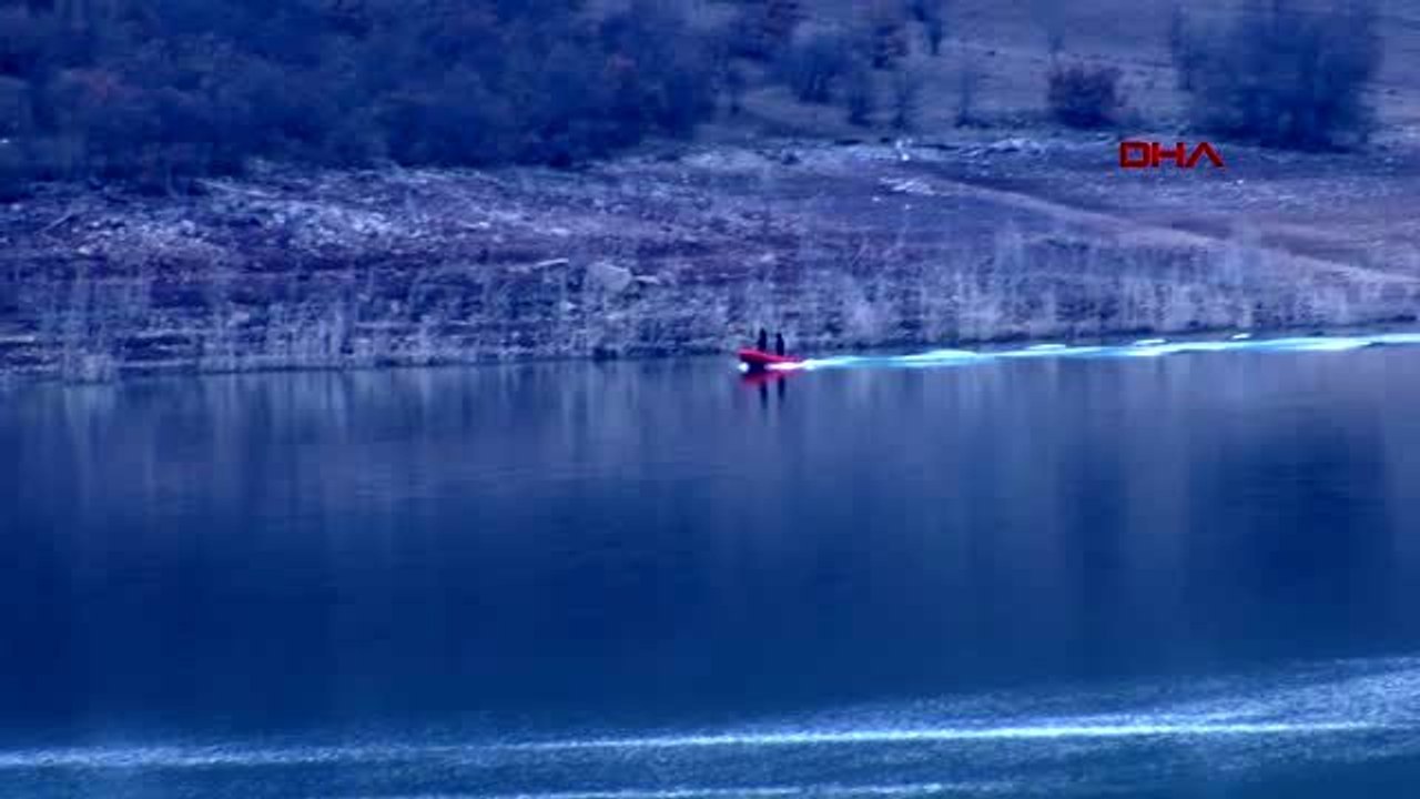 Tunceli üniversiteli gülistan, debisi düşürülen baraj gölünde arandı