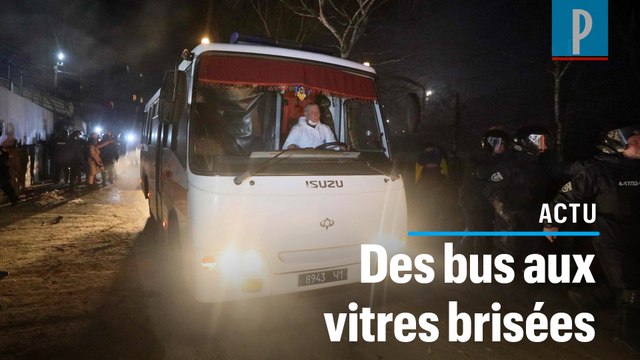 Ukraine : des rapatriés de Wuhan accueillis par des violences