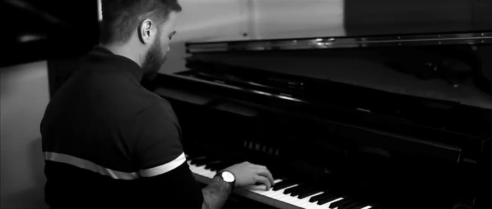 Simge Sağın feat. Sinan Akçıl - Bi Gideni mi Var