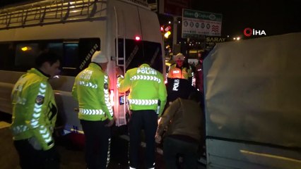 Aksaray’da minibüs tıra arkadan çarptı: 12 yaralı