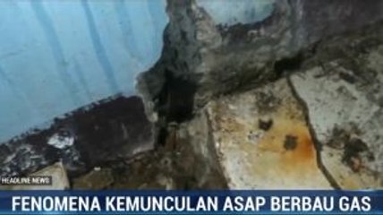 Lantai Rumah Warga di Padang Keluarkan Asap Berbau Gas