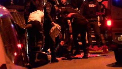 Beyoğlu'nda sokak ortasında silahlı saldırı: 1'i ağır, 2 yaralı