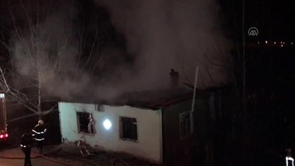 Safranbolu'da çıkan yangında 2 katlı ahşap ev kullanılamaz hale geldi
