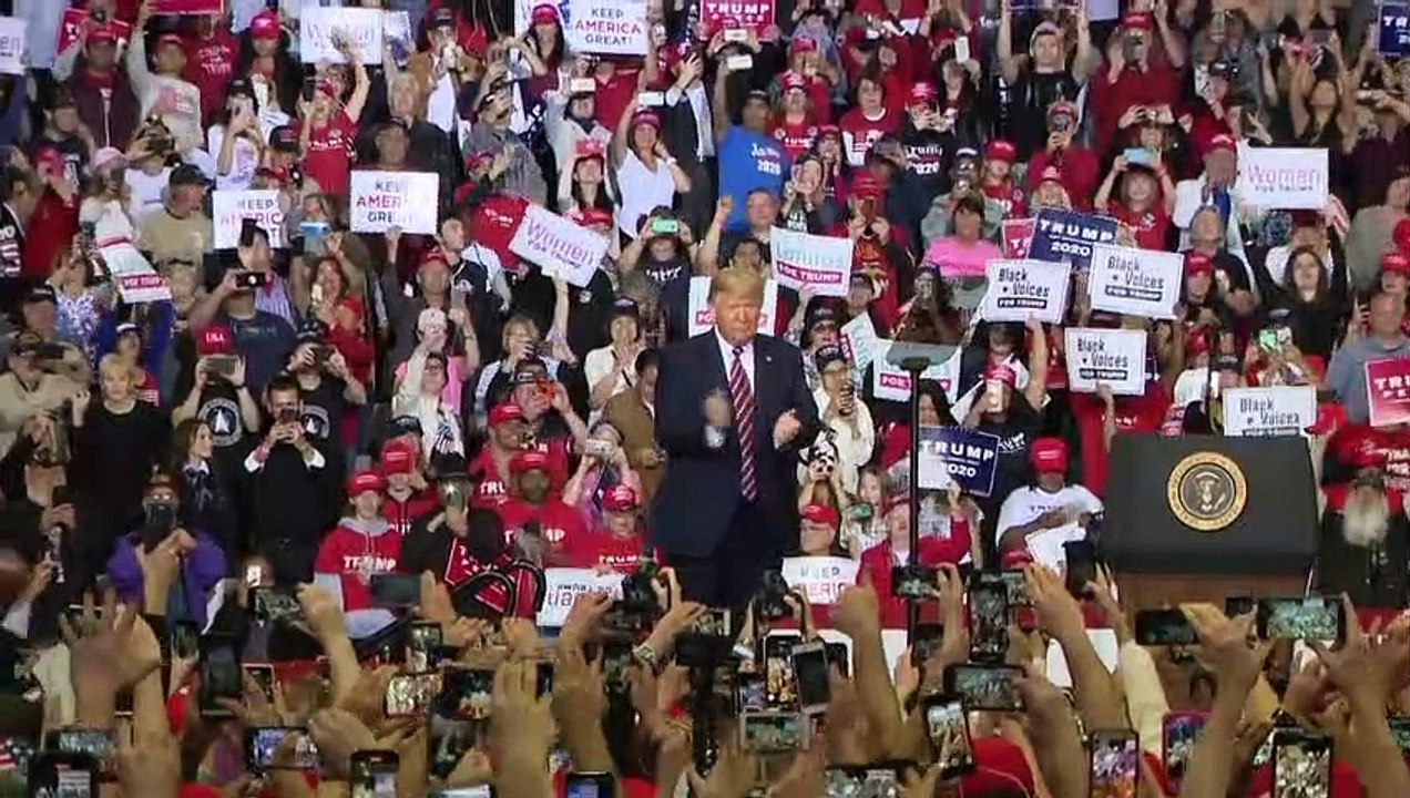 Trump desestima como “farsa” nuevo reporte sobre interferencia electoral de Rusia