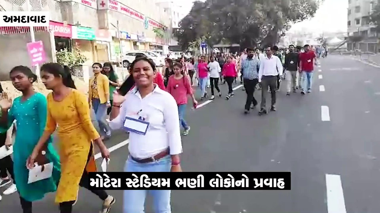 ટ્રમ્પ-મેલેનિયાની એક ઝલક જોવા અમદાવાદીઓની રોડ પ...