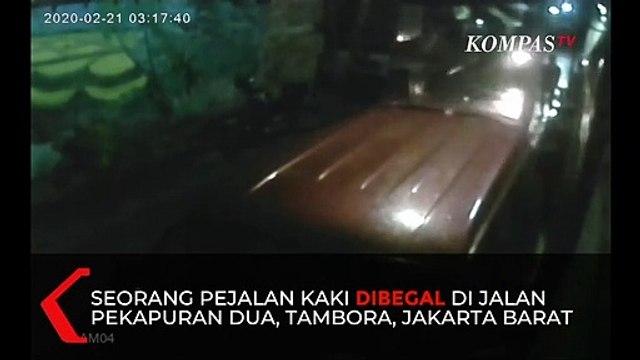 Detik-Detik Begal Terekam CCTV di Jakarta Barat
