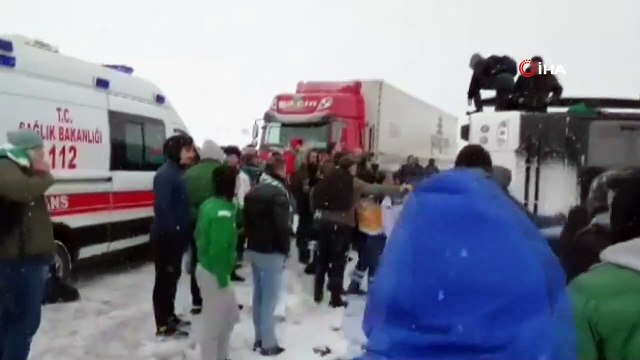 Bursaspor taraftarını taşıyan otobüs devrildi: 2 yaralı