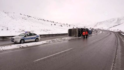 Bursaspor taraftarını taşıyan otobüs Erzurum'da devrildi