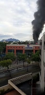 Incêndio atinge supermercado em Jardim da Penha, Vitória