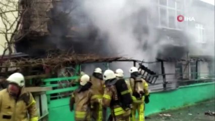 Sultangazi’de yangın paniği: Mahsur kalanları itfaiye kurtardı