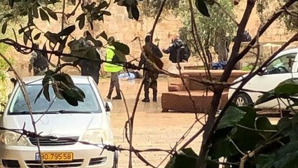 İsrail güçleri, Mescid-i Aksa'nın kapılarını bıçaklı saldırı iddiasıyla kapattı