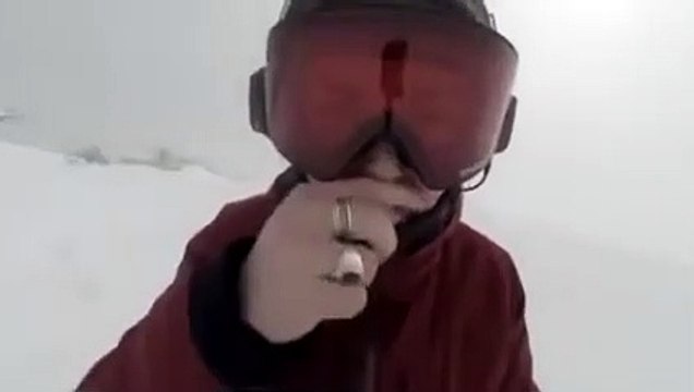 Cette femme n'avait aucune idée qu'elle était poursuivie par un énorme ours