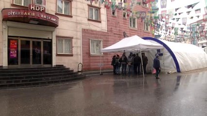 Diyarbakır annelerinin oturma eylemine 2 aile daha katıldı