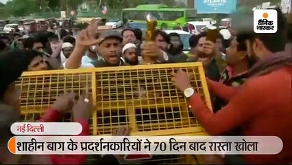 सत्तर दिन बाद सड़क के एक ओर का रास्ता खोला गया, चौथे दिन मध्यस्थों की प्रदर्शनकारियों से चर्चा के बाद फैसला हुआ
