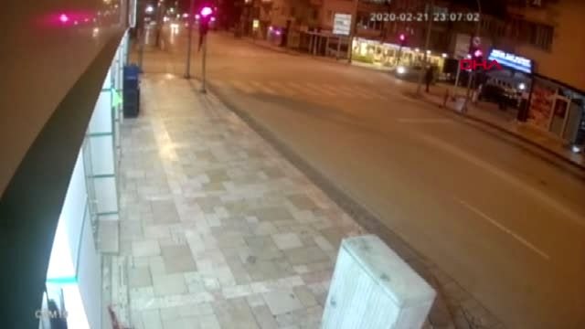 Denizli otomobil, polis aracına çarptı 2'si polis, 3 yaralı -kaza anı kamerada