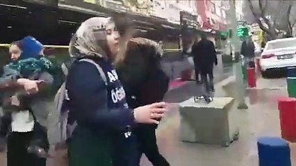 İşe iade talebiyle eylem yapan KHK mağduru Nazan Bozkurt, polis tarafından sürüklenerek bir başka sokağa götürüldü