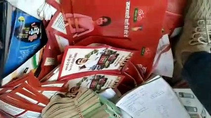 हरदोई- सपा जिलाध्यक्ष ने रद्दी में बेचा पार्टी का संविधान की किताबें