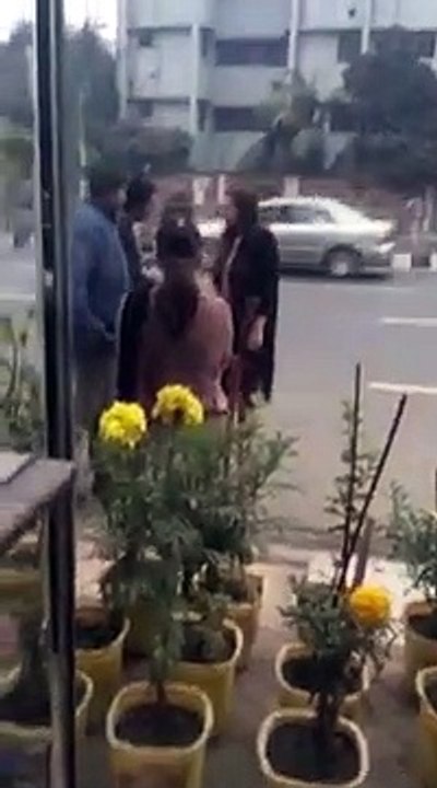 Couples in bangladesh fighting STREET....OH MY......!!!!!!!!!!!!!!!!