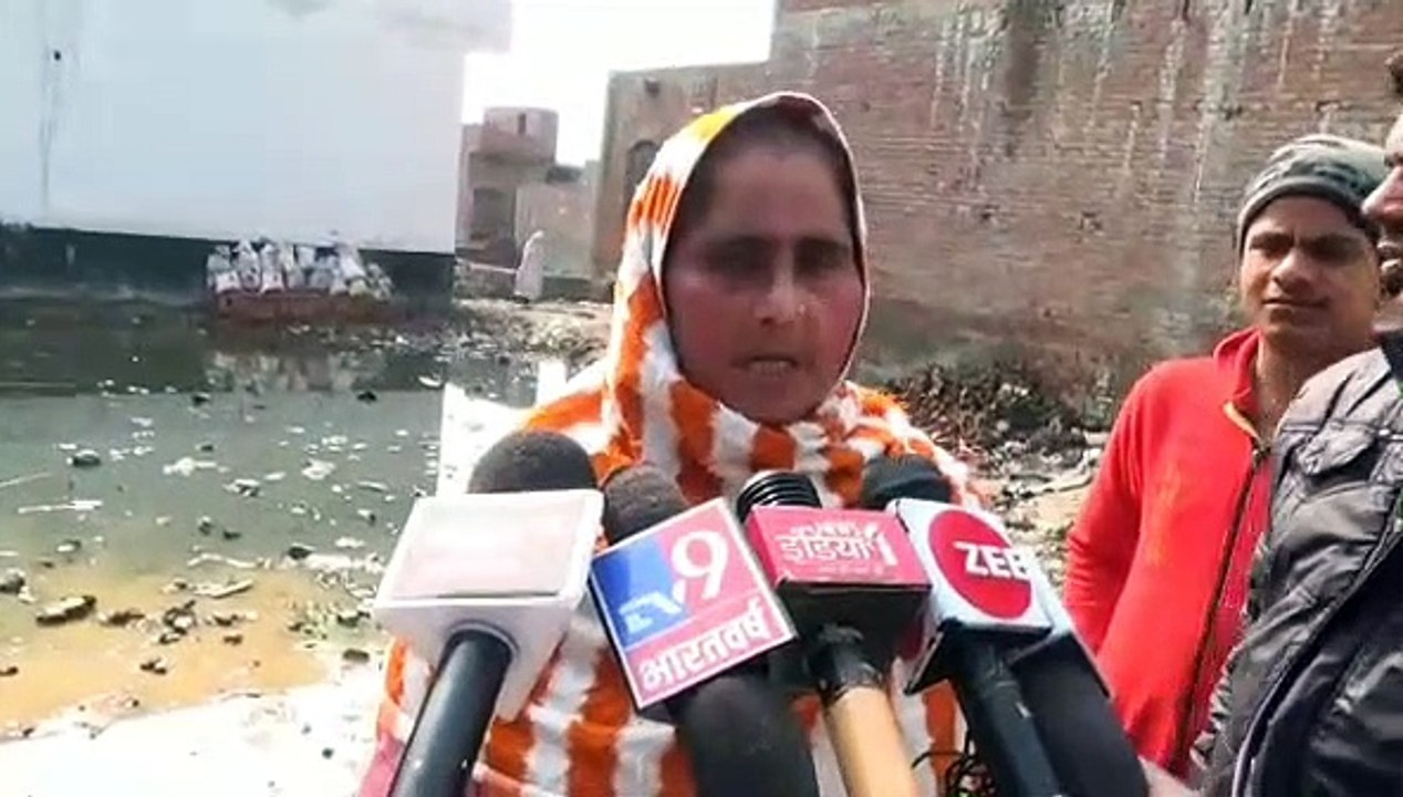 शामली- पानी की निकासी को लेकर मोहल्ला वासियों में रोष।
