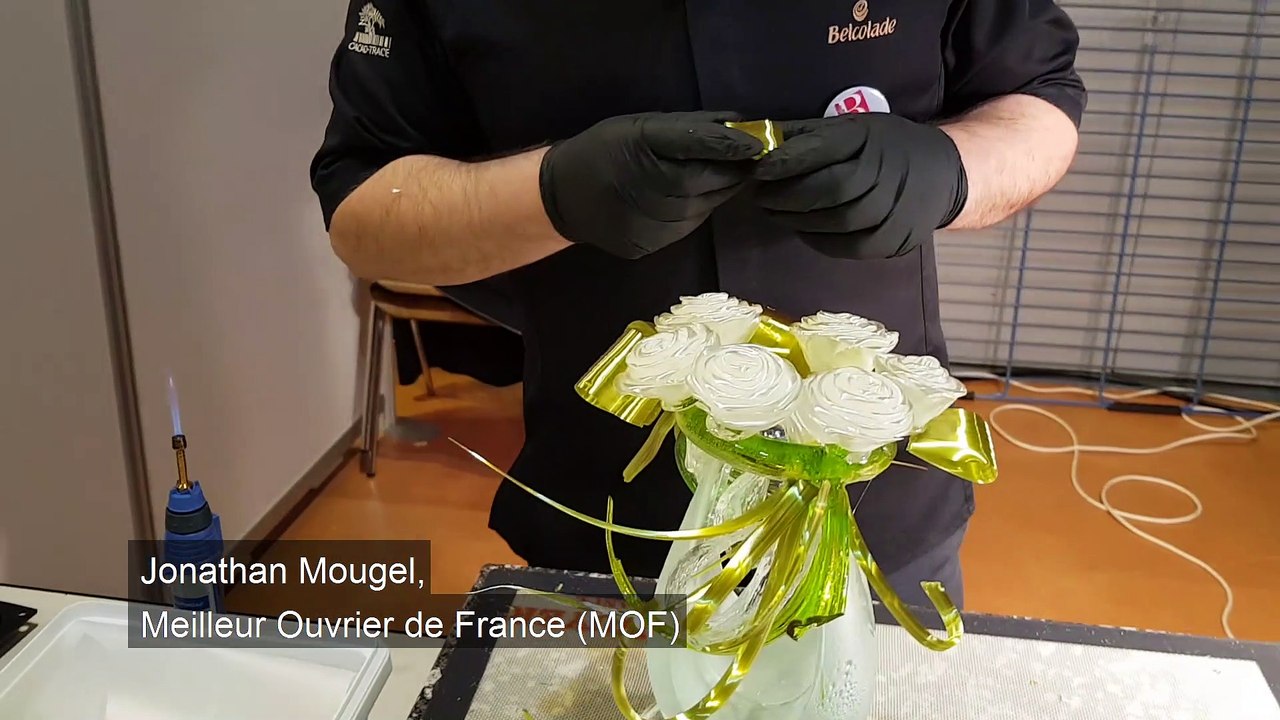 Jonathan Mougel (MOF) réalise une structure en sucre au salon Au Rendez-Vous des Terroirs d'Ailleurs à Remiremont