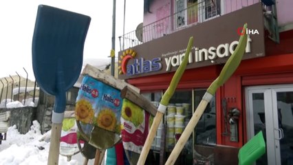 Kar küreme ekmek kapıları oldu