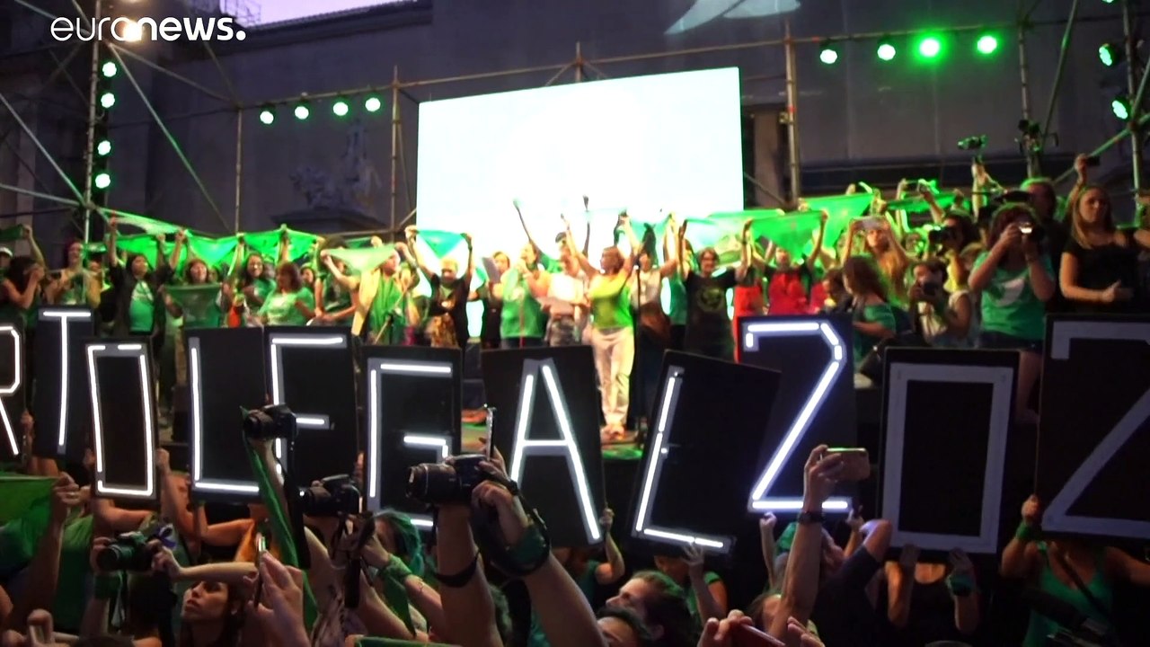 Πράσινο «τσουνάμι» υπέρ των αμβλώσεων στο Μπουένος Άιρες