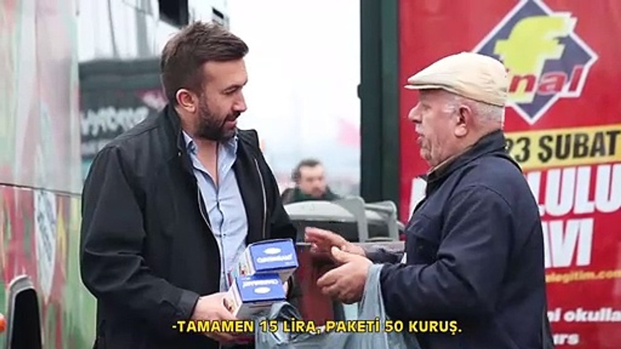 Sokak satıcılarının tüm ürünlerini alıp ‘iyilik akımı’ yaparak bir gün olsun evlerine rahat ekmek götürebilmelerini sağlamak. Böyle akımların hastasıyız...
