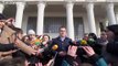 Ucranianos protestam contra chegada de repatriados da China
