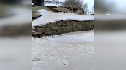 İran'da 5,7 büyüklüğünde deprem - Sınır köyünde kerpiçten yapılan bazı evler yıkıldı