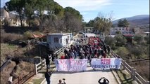 Report TV - Ballsh, pamje me dron nga protesta në mbështetje të naftëtarëve të grevës së urisë