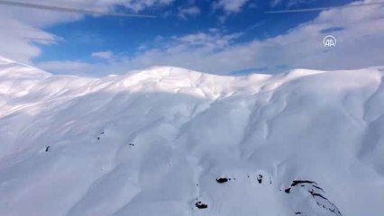 Bitlis'in zorlu coğrafyasında karla mücadele ediyorlar