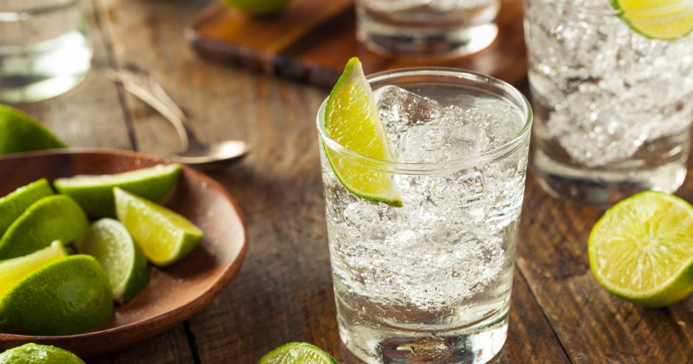 Voilà pourquoi vous devez éviter les tranches de citron dans vos boissons au bar et au restaurant