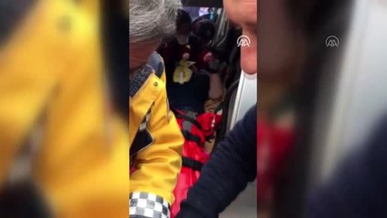 Depremde hasar gören Başkale'deki mahallelerde ekiplerin çalışmaları sürüyor