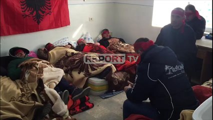 Report TV - Ballsh, vijon greva e naftëtarëve, protestë në mbështetje të tyre