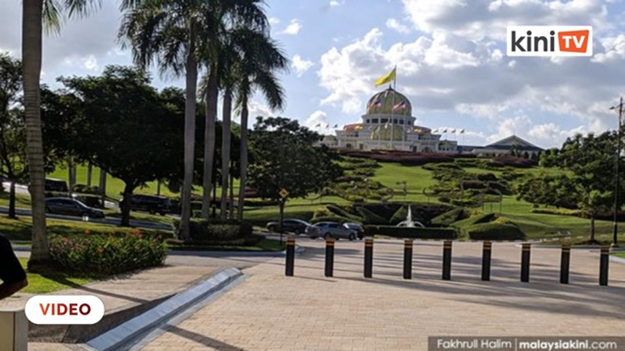 Mahathir dijangka hadir ke Istana Negara, Zahid dalam perjalanan - Sumber
