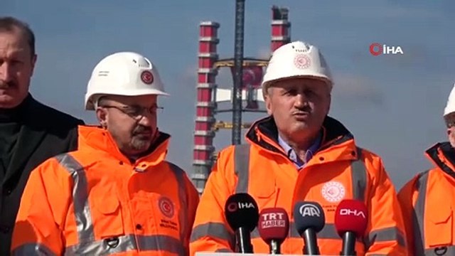 Ulaştırma ve Altyapı Bakanı Cahit Turhan 1915 Çanakkale Köprüsü Lapseki şantiyesinde incelemelerde bulundu