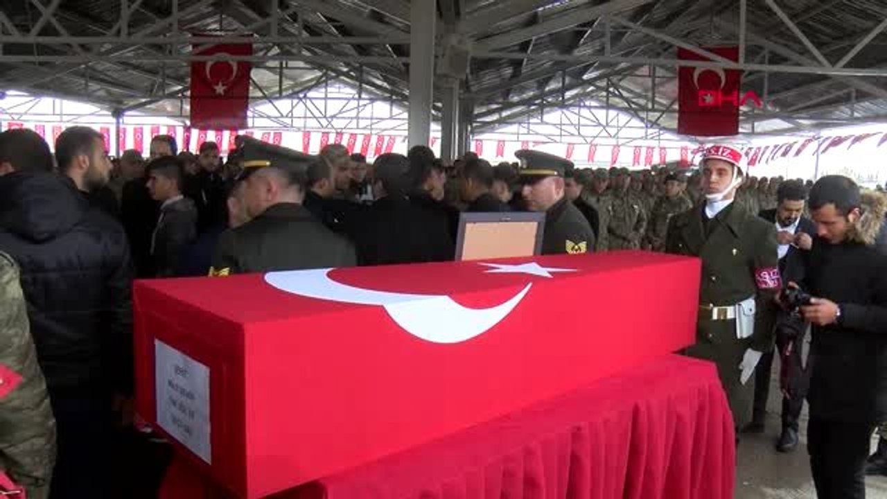 Şehit tankçı sözleşmeli er mecit demir son yolculuğuna uğurlandı