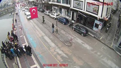 Polisten turistlere gülümseten anons